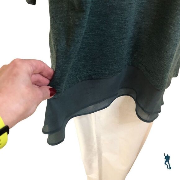 Green LOGO long sleeve top. Two double layers of crêpe material on the bottom - Picture 3 of 6